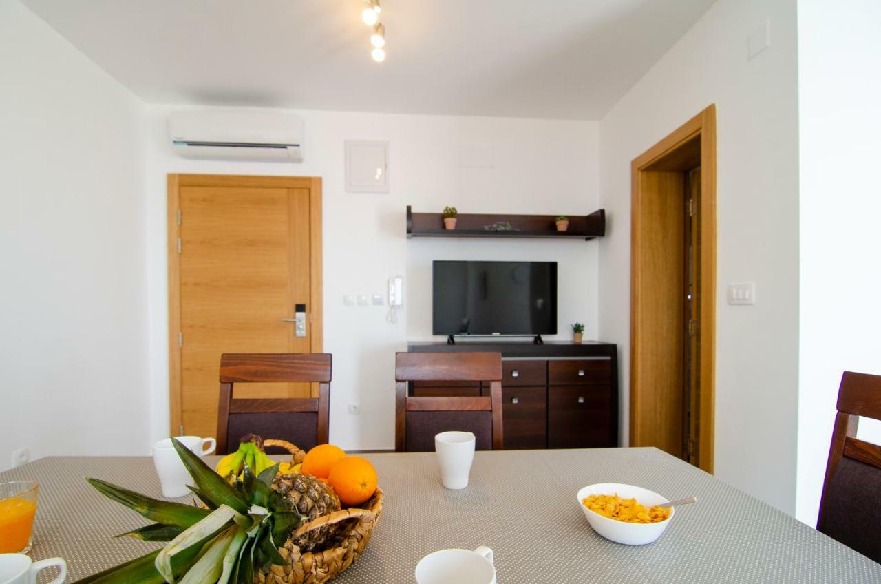Apartments Sara 3 Bol Zewnętrze zdjęcie