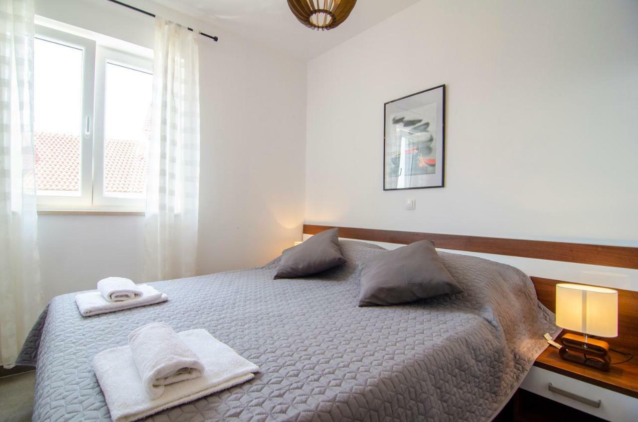 Apartments Sara 3 Bol Zewnętrze zdjęcie